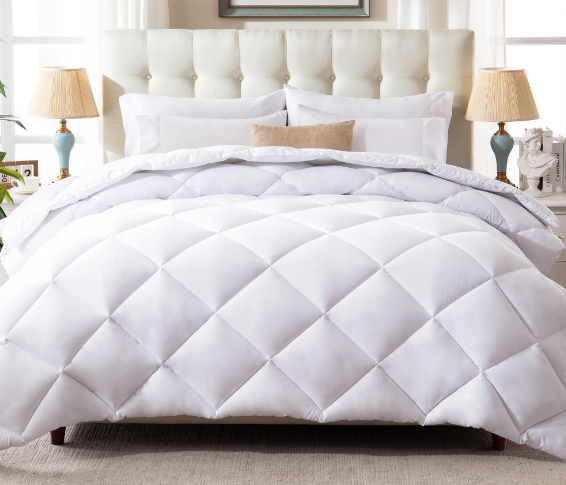 El juego de edredón WhatsBedding es la elección perfecta para una noche de sueño reparador. Su diseño reversible te permite cambiar el aspecto de tu dormitorio con facilidad, mientras que su tamaño King garantiza un ajuste perfecto en tu cama.