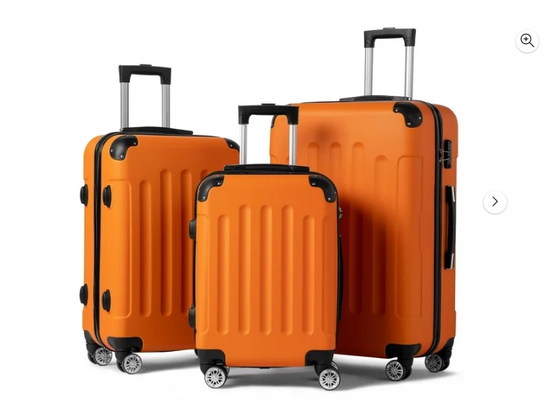 Equipado con un candado TSA, este set de equipaje ofrece una capa adicional de seguridad para tus pertenencias mientras viajas. Además, su diseño ligero y sus ruedas giratorias garantizan una experiencia de viaje cómoda y sin complicaciones.