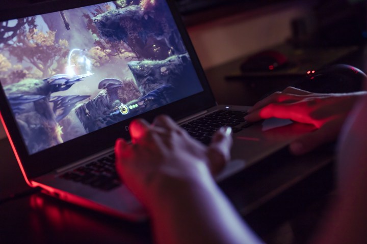 Sumérgete en el mundo del gaming con los laptops gamer más destacados que cuentan con pantallas OLED de alta resolución. Descubre cómo estas potentes máquinas pueden llevar tus experiencias de juego a nuevas alturas con imágenes nítidas y vibrantes.