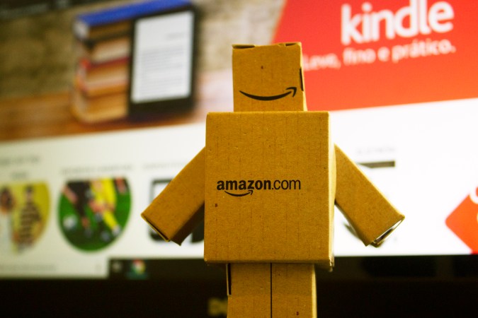 Lucha contra la inseguridad alimentaria con Amazon. La compañía ofrece soluciones innovadoras para hacer que los alimentos sean más accesibles para todos. tune share more_vert