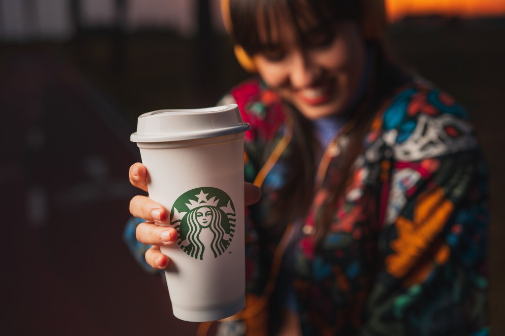 Descubre alternativas más económicas a Starbucks y disfruta de café de calidad sin que tu bolsillo se resienta.