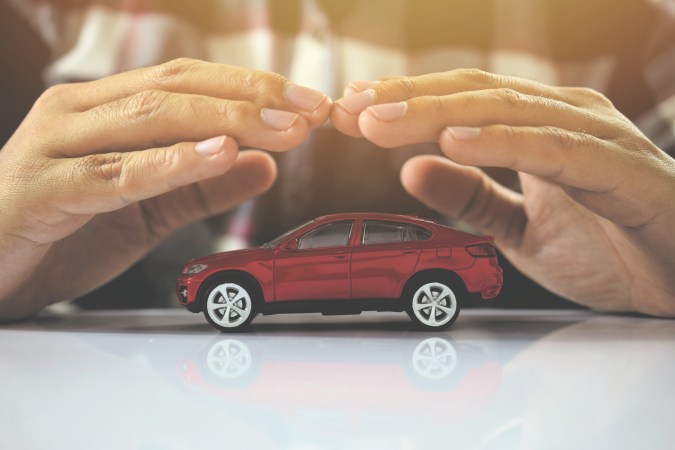 Descubre cómo ajustar tu seguro de auto para obtener el mejor valor por tu dinero con estos consejos de ahorro.