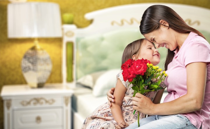 Descubre una gama de regalos cuidadosamente seleccionados que harán que mamá se sienta amada y apreciada. Ya sea que estés buscando un detalle para el Día de la Madre, un aniversario o simplemente para expresar tu gratitud, aquí encontrarás la inspiración que necesitas.