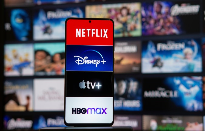 Descubre cómo obtener acceso a una amplia gama de contenido premium, incluidos Prime Video, Apple TV+ y Disney+, a precios de descuento para estudiantes.