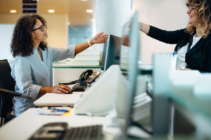 No te quedes sin comunicación. El programa Lifeline te ayuda a pagar por un servicio telefónico celular o de internet si tienes un ingreso bajo. ¡Solicita el tuyo y disfruta de este beneficio!