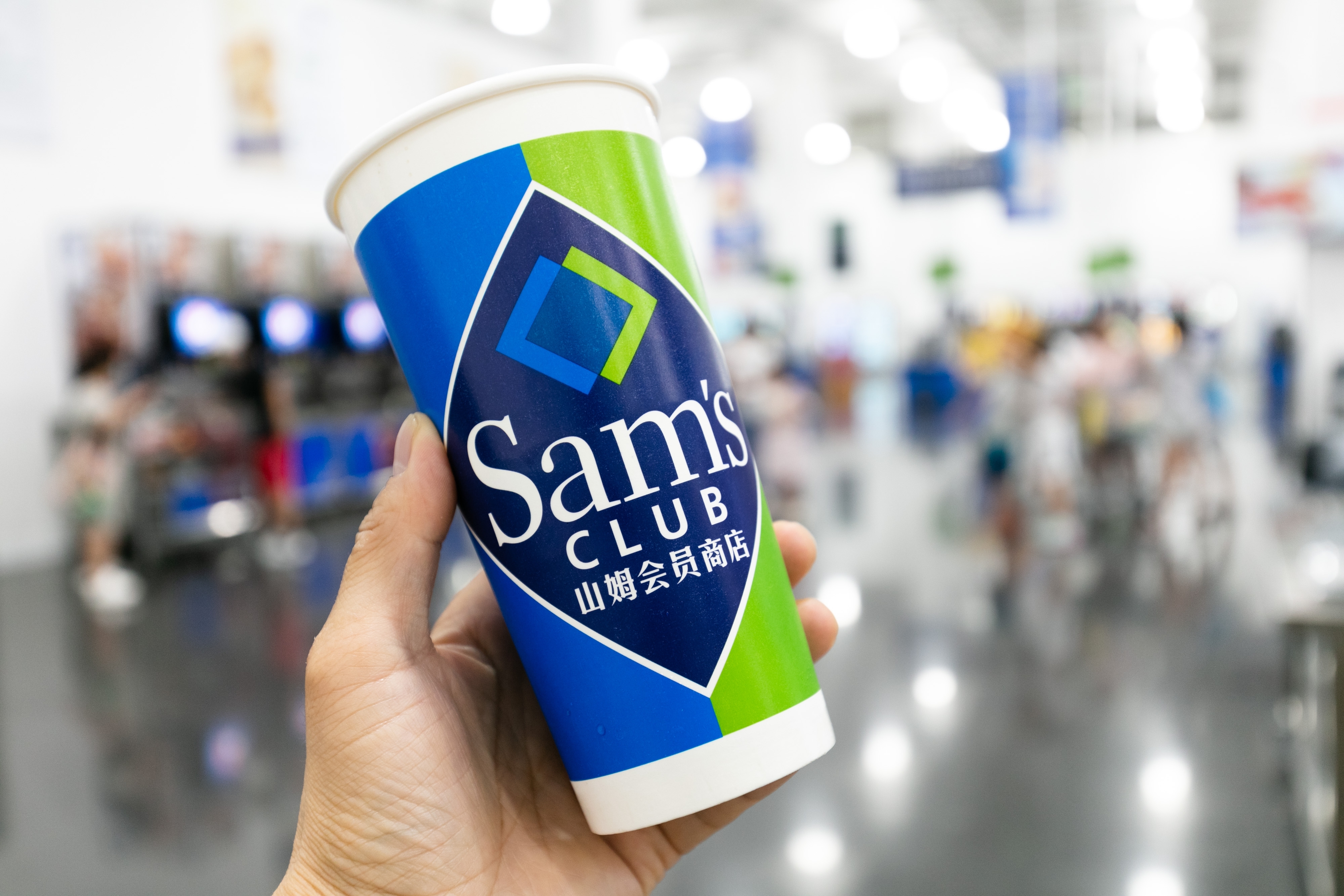 Aprende cómo funciona el servicio de recogida en la acera y la entrega el mismo día con tu membresía de Sam's Club, y ahorra tiempo y dinero en tus compras.