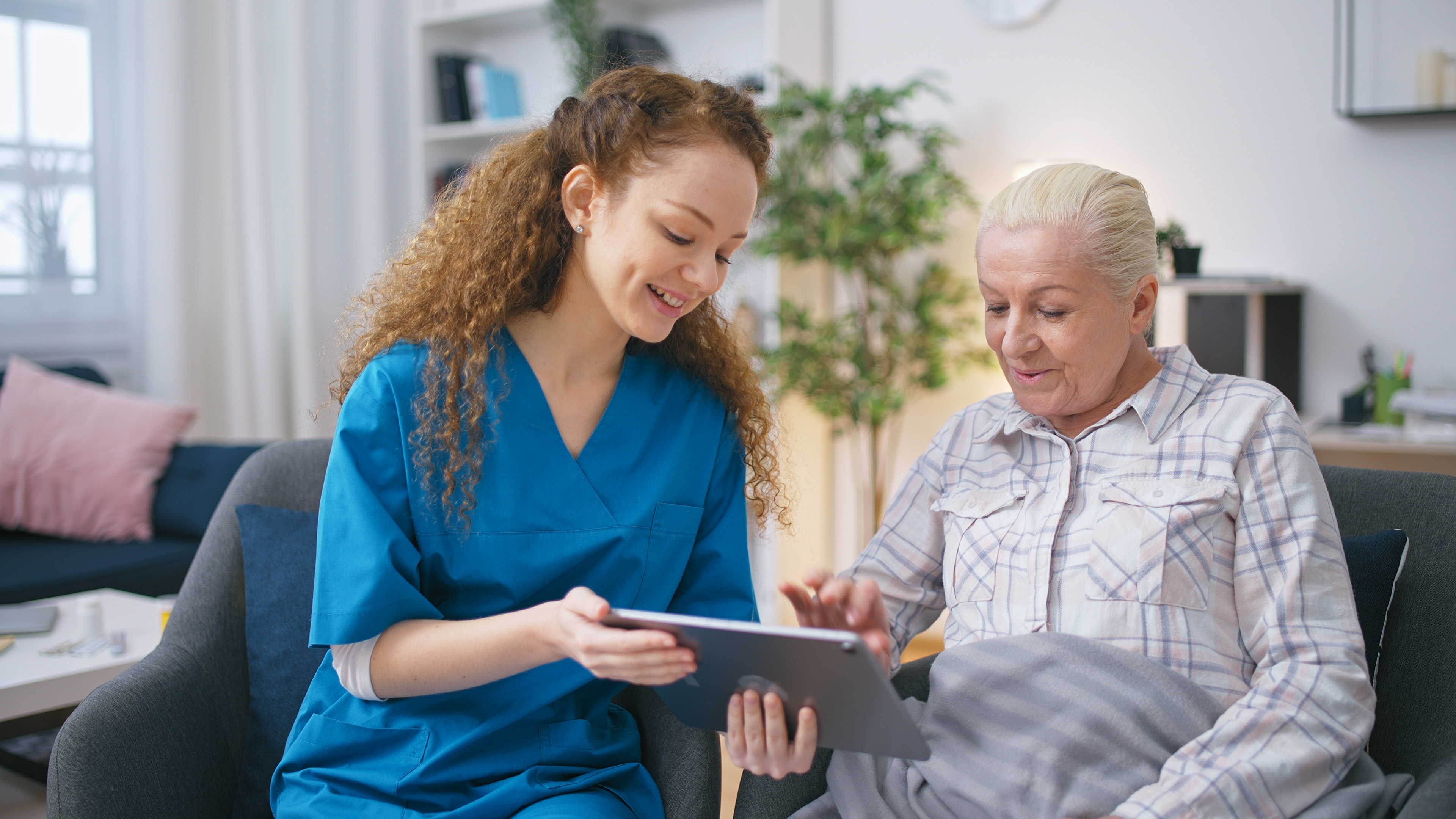 Dile adiós a las facturas médicas desorbitadas. Aprende 10 estrategias para reducir tus gastos médicos en Estados Unidos y conoce programas gratuitos de asistencia médica disponibles en 2024