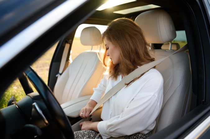 Sigue estos consejos inteligentes para pagar menos por tu seguro de auto y mantener tu vehículo protegido.