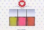 Descubre la belleza consciente con el trío de miniesmaltes de uñas veganos de Hábitos. Con una calificación perfecta de 5 estrellas, ¡tu manicura será tanto hermosa como amigable con el medio ambiente!