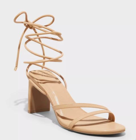 Estrena moda con los tacones Marcia de A New Day™. Su diseño con cordones y espuma viscoelástica garantiza comodidad todo el día.