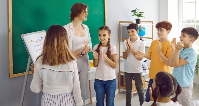 ¡No gastes de más en el regreso a clases! Sigue estos consejos y ahorra dinero en tus compras en EEUU.