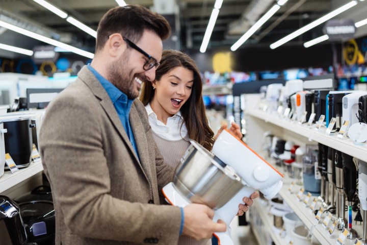 No te limites a las grandes marcas. Encuentra electrodomésticos de calidad a precios accesibles en tiendas outlet y de segunda mano. ¡Investiga y lee reseñas online antes de comprar!
