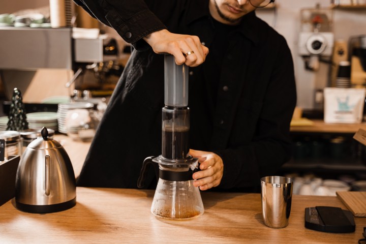 ¿Buscas una forma económica y práctica de disfrutar del café perfecto en casa? AeroPress Original es la solución que necesitas.