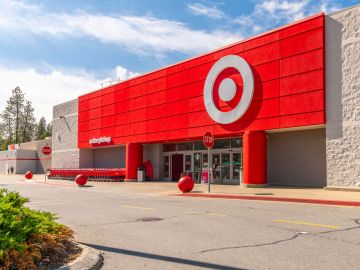 Explora cómo las nuevas reducciones de precios en Target están destinadas a ahorrar millones de dólares a los consumidores durante la temporada estival.