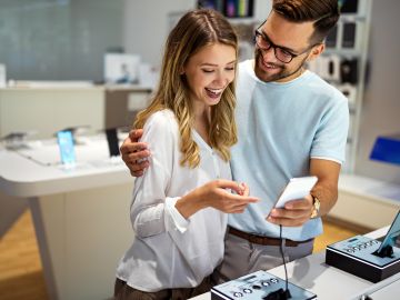 Renueva tus accesorios en lugar de comprar nuevos, vende los que ya no usas y cuídalos para que duren más.