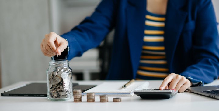¡Adiós al ciclo de las deudas! Guía completa para estadounidenses que buscan crear un presupuesto, aumentar sus ingresos y alcanzar la libertad financiera.