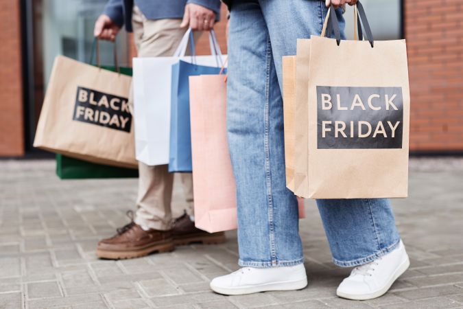 ¡Olvídate de los precios altos! Conoce cuándo y cómo comprar tus billetes de avión para ahorrar al máximo en Black Friday, Cyber Monday y Travel Tuesday.