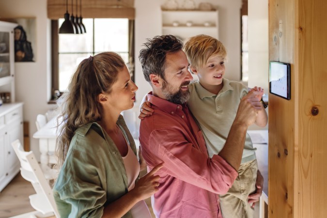 Consejos prácticos para un hogar más eficiente: desde elegir los electrodomésticos adecuados hasta aprovechar la luz natural.