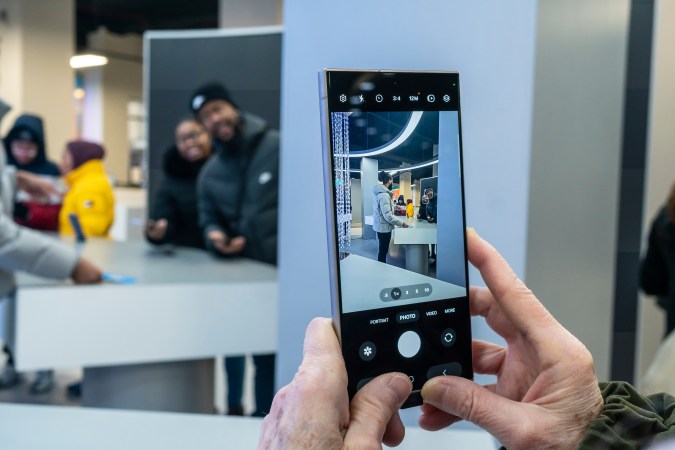 Obtén información detallada sobre los precios, configuraciones y colores disponibles para la serie Galaxy S24 de Samsung.