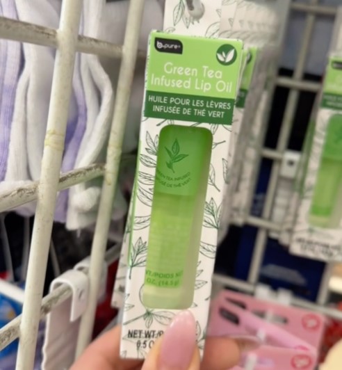 Consigue labios suaves con aceite de té verde por $1.25 en Dollar Tree. Reabastecido y listo para ti.