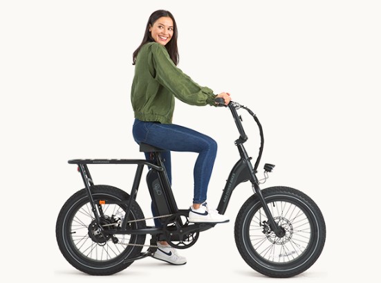 Elige la RadRunner 2 de Rad Power Bikes y disfruta de una bicicleta eléctrica versátil, potente y cómoda a un precio irresistible. ¡Descuento de $200 por tiempo limitado!