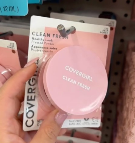 Encuentra la base en polvo de Cover Girl en Dollar Tree por $1.25. Calidad a precio inigualable
