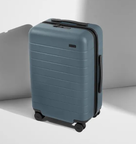 Encuentra el equipaje perfecto para tus viajes con la amplia gama de productos de Away.