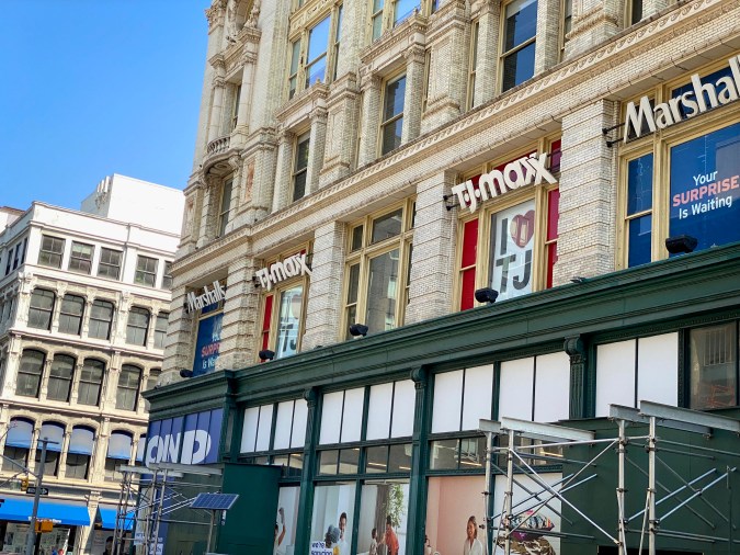 Maximiza tus ahorros en TJ Maxx con la tarjeta de crédito adecuada. Descubre si la tarjeta de crédito TJ Maxx es la mejor opción para ti.