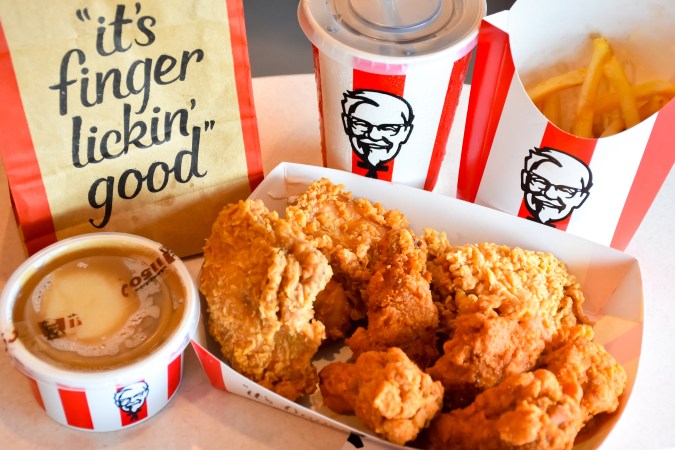 Verano con sabor a KFC: nuevos Nuggets BBQ, ofertas semanales y entrega gratuita a domicilio.
