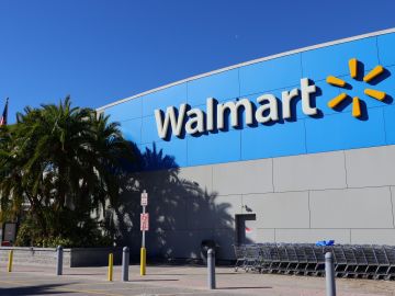 ¿Eres trabajador de Walmart? ¡Gana hasta $1,000 extra al año! Entérate cómo funciona el nuevo programa de bonos de la empresa.