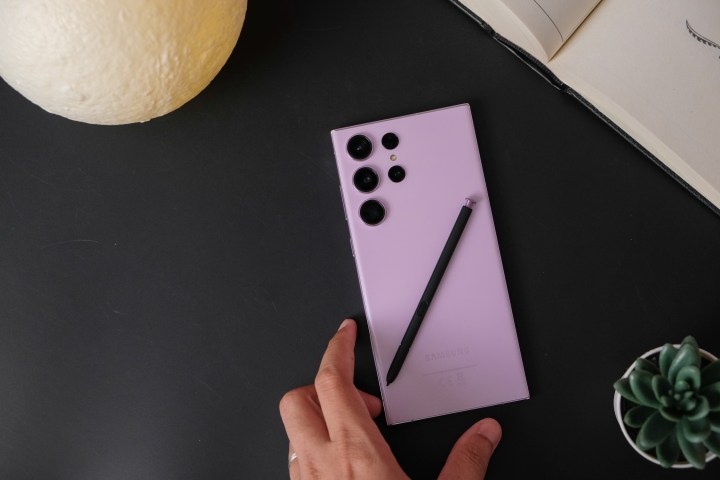 Disfruta de un smartphone de alta gama a un precio increíble con el Galaxy S23 5G reacondicionado de Amazon Renewed.