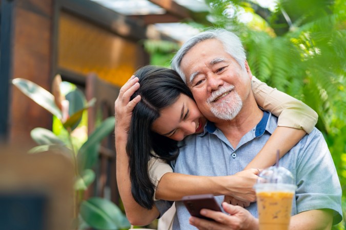 ¡Completa el Día del Padre con actividades al aire libre, un spa o una barbacoa en casa!