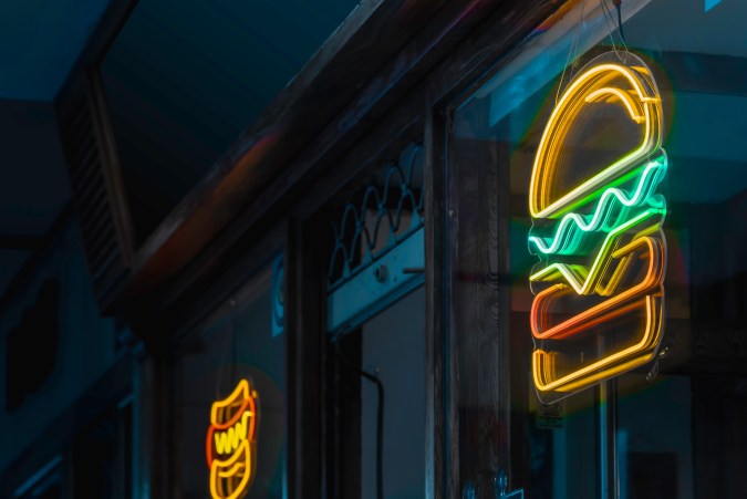 ¡Dile adiós a los precios altos! Descubre cómo aprovechar las ofertas de cupones de restaurantes y disfruta de la gastronomía en USA sin gastar de más.
