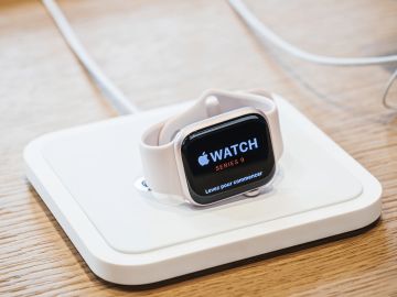 ¡Smartwatch de última generación a precio irresistible! Apple Watch Series 9 (GPS) 41mm con monitorización de fitness, ECG, pantalla Retina y más.