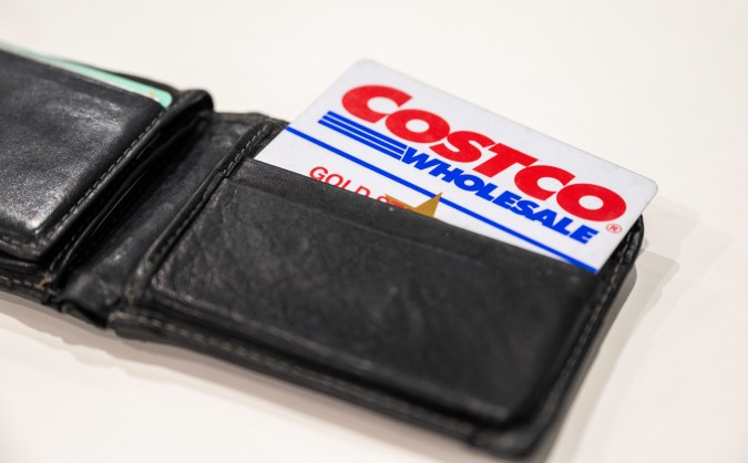 Consejos de expertos para encontrar las mejores ofertas en membresías de clubes de descuento, almacenes y supermercados.