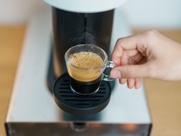 Encuentra las mejores ofertas en cafeteras, molinillos de café y hervidores eléctricos para preparar el café perfecto en casa. ¡No te pierdas el Prime Day!