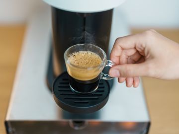 Encuentra las mejores ofertas en cafeteras, molinillos de café y hervidores eléctricos para preparar el café perfecto en casa. ¡No te pierdas el Prime Day!