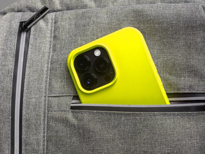 Duplica la duración de la batería de tu iPhone con la funda Mophie Juice Pack.