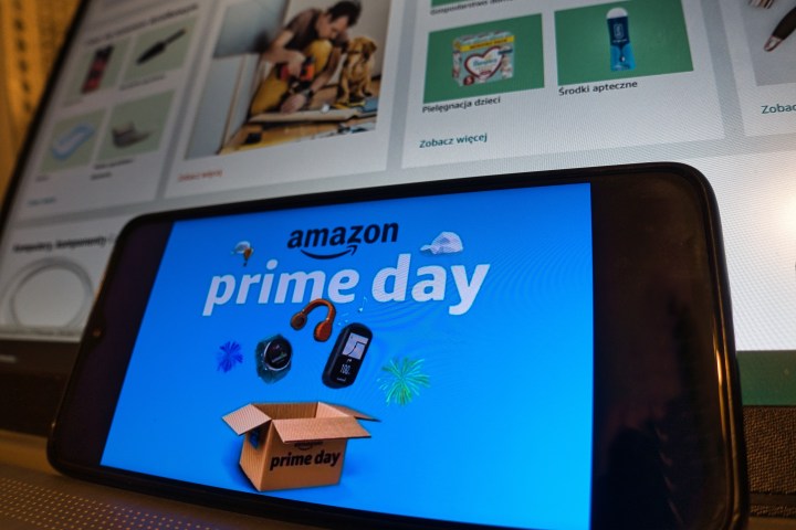 Konskie,,Poland,,July,03,2023,,Smartphone,With,Amazon,Shopping,Application.