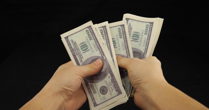¡Di adiós a las deudas y hola a la libertad financiera! Esta guía te dará las herramientas y el conocimiento que necesitas para lograrlo.
