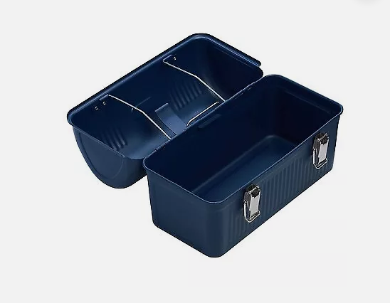 ¡Nostalgia y funcionalidad en una sola lonchera! La lonchera retro Stanley de acero inoxidable es la opción perfecta para el almuerzo, la escuela o el hogar. ¡Oferta por tiempo limitado!







