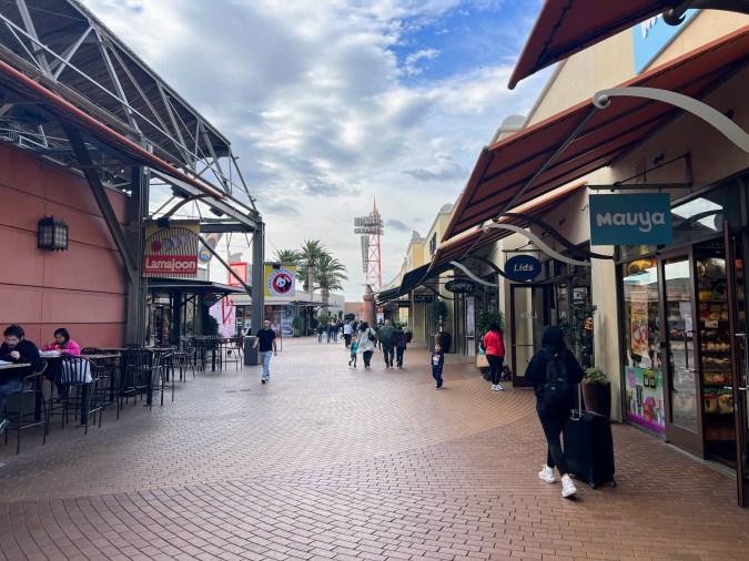 Planifica tu viaje a USA y ahorra en compras: descubre las mejores tiendas y consejos para comprar barato.