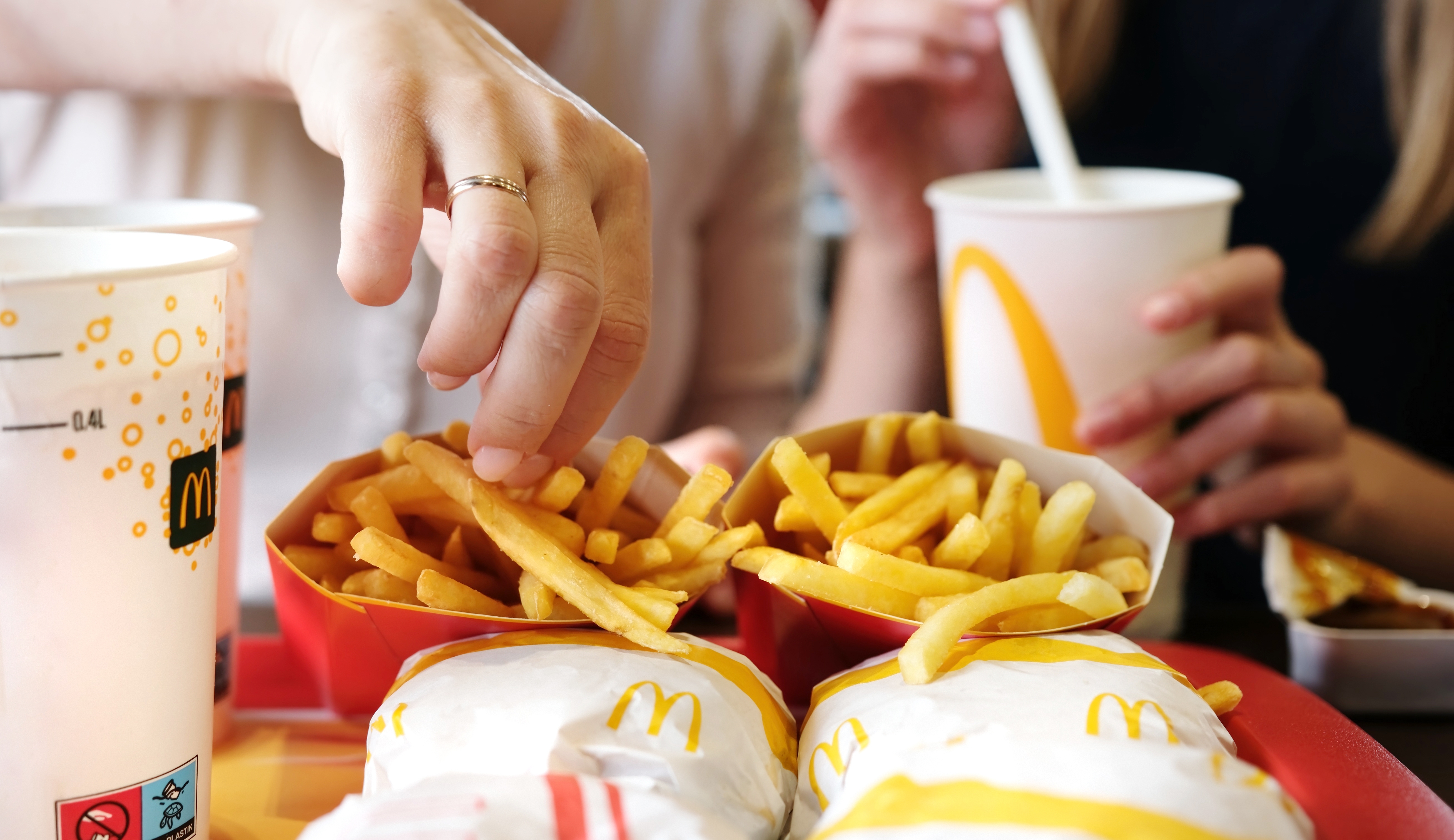 ¿Amas las Papas Fritas? ¡McDonald's te tiene el regalo perfecto! Dos días de papas fritas gratis y ofertas irresistibles te esperan por el Día Nacional de las Papas Fritas. ¡No te lo pierdas!