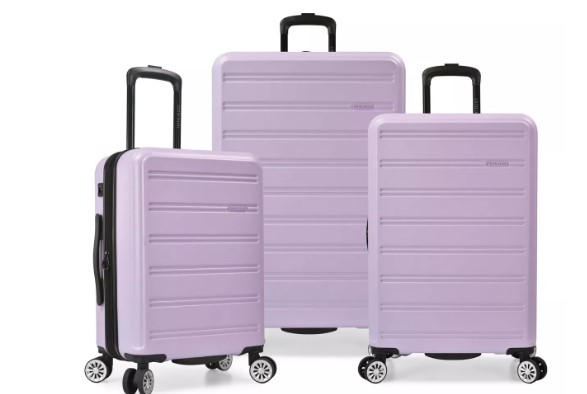 Aprovecha el 10% de descuento en el juego de maletas Travel Select en Target. Elegante y funcional, este set de 3 piezas está disponible por solo $179.99.