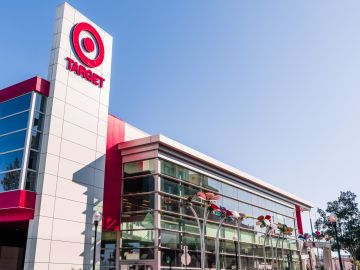 Aprovecha las ofertas de locura en Target. Renueva tu guardarropa, equipa tu hogar y actualiza tu tecnología con descuentos que te dejarán sin aliento. ¡Visita Target hoy mismo!