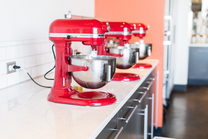 ¡Oferta limitada! La batidora KitchenAid de 5.5 cuartos, ahora con un descuento increíble. Ideal para preparar desde panes hasta pasteles. ¡Compra ya en Best Buy!