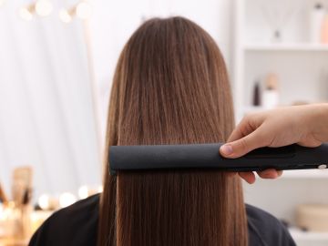 Alisa, riza u ondula tu cabello con la plancha GHD Gold Styler. ¡Resultados profesionales al alcance de tu mano!