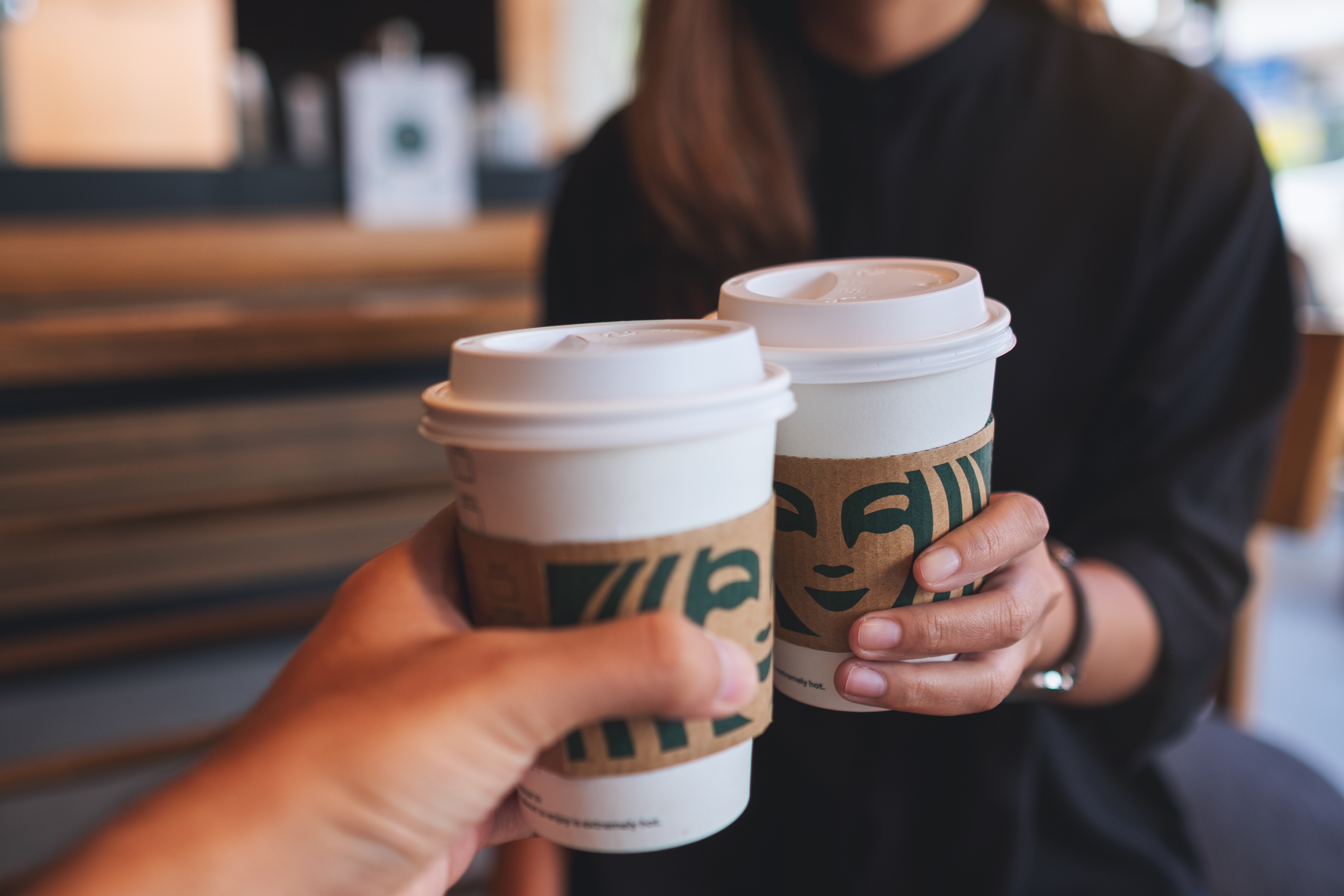 ¿Te encanta el café de Starbucks pero te preocupa el precio? ¡No te preocupes! Un ex barista te da consejos para que ahorres dinero sin renunciar al sabor.