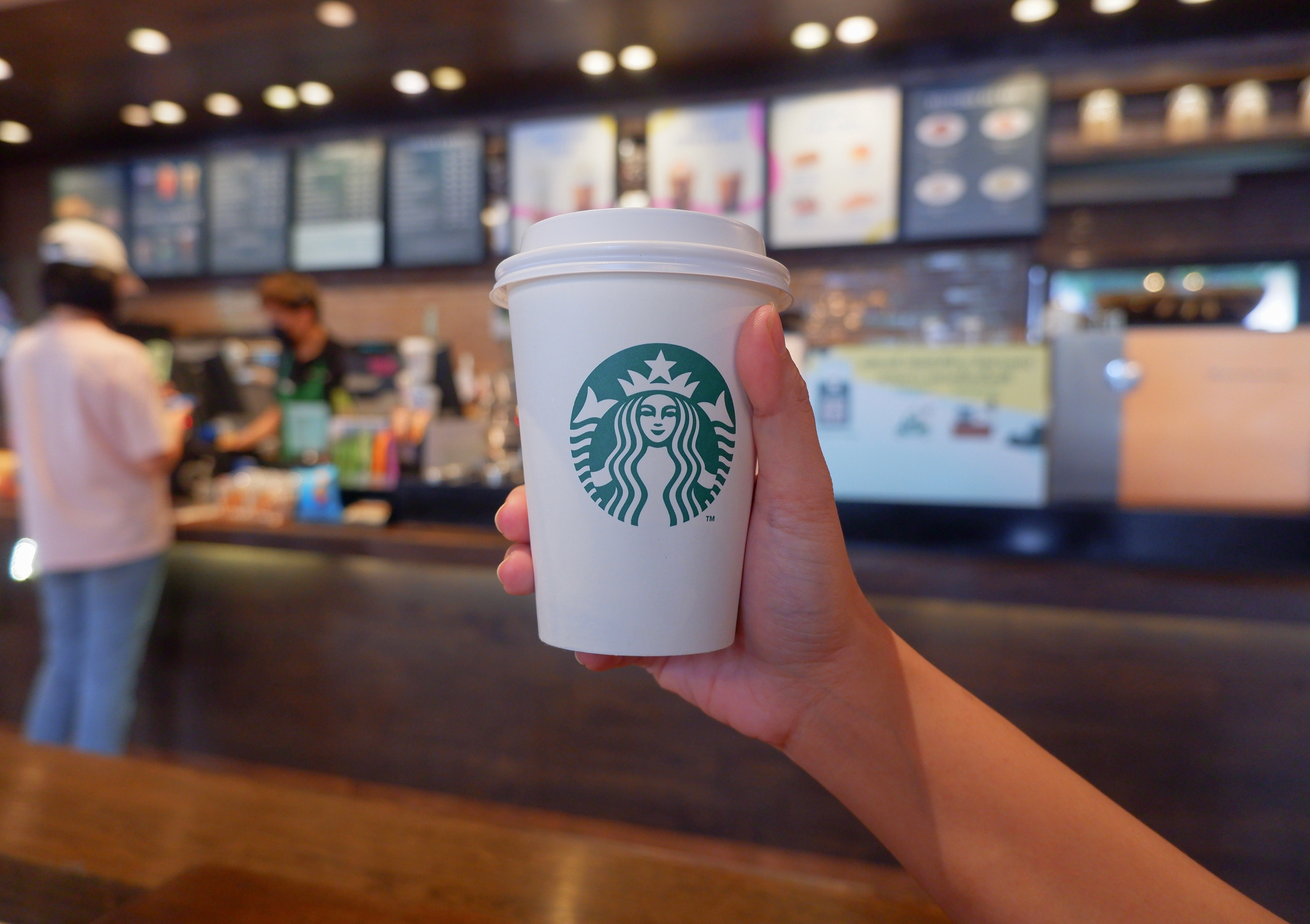 Starbucks puede ser más económico. Un ex barista te da las claves para ahorrar en tus bebidas favoritas y aprovechar al máximo las ofertas.