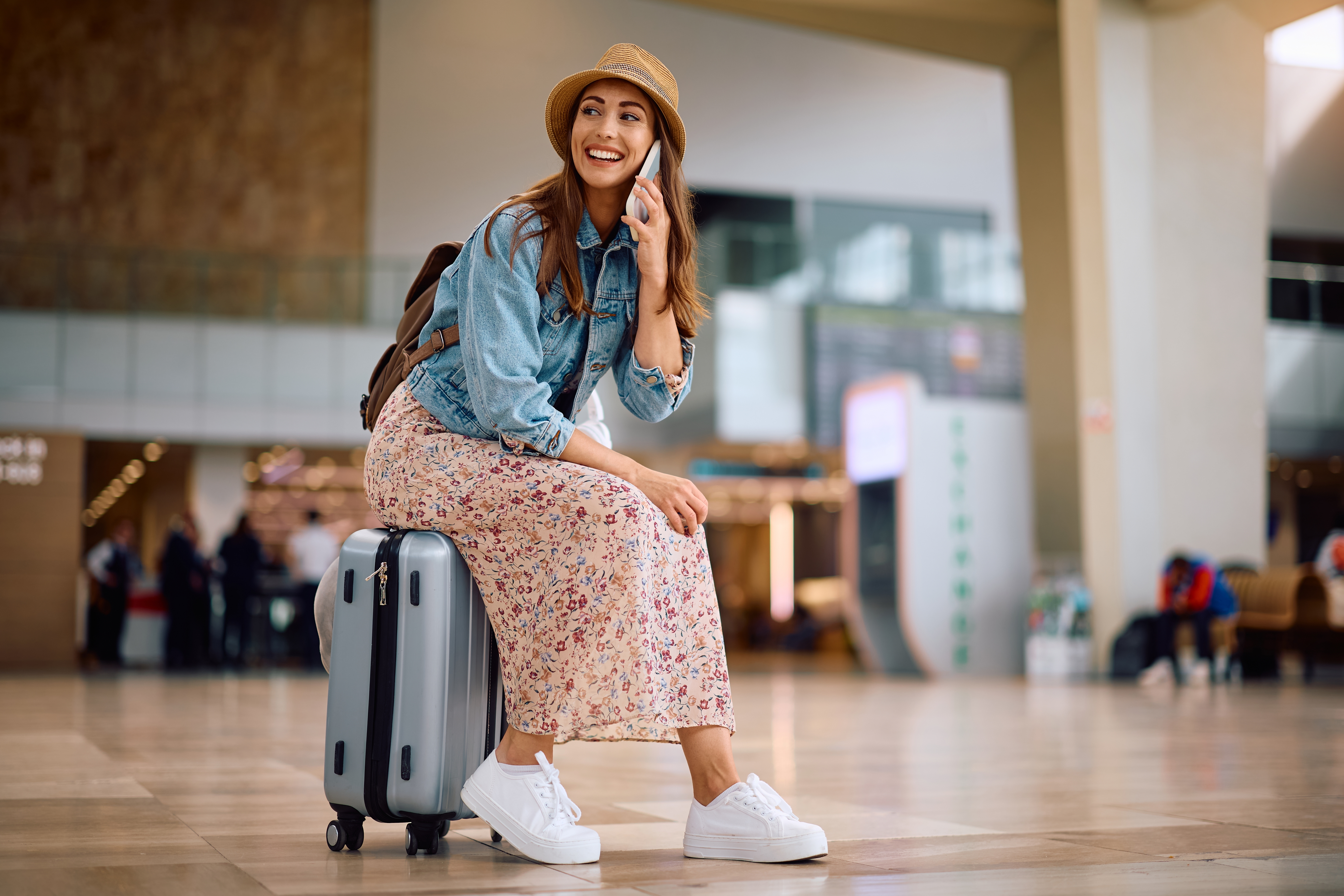 Mujer en aeropuerto